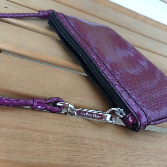 Calvin Klein purple fuchsia snake skin wristlet - Picture 5 of 8